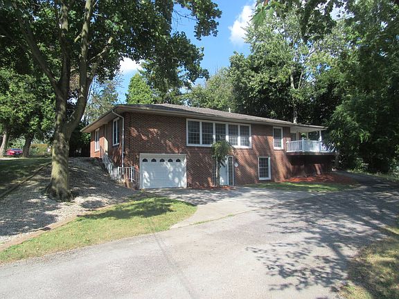 2nd image of 701 Village View Acre
