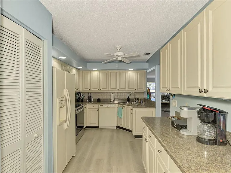 5761 Avista Dr #5761 — Photo 33