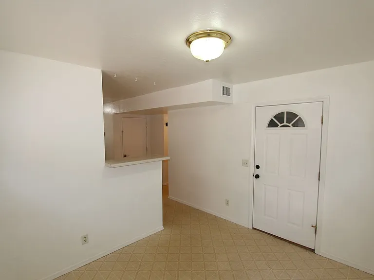 1909 E Maple Ave — Photo 9