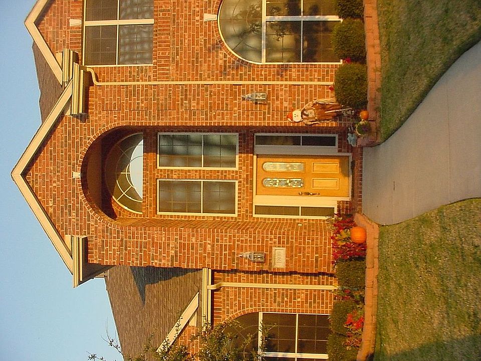2nd image of 1800 Hill Ridge Dr