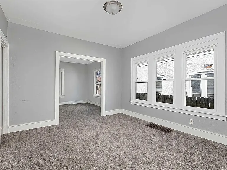 2209 Farnam St — Photo 6