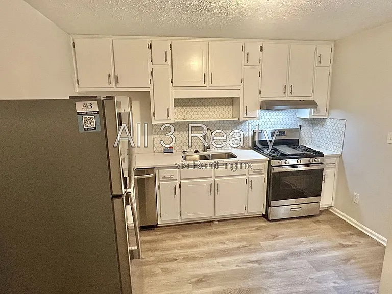 293 Rogers St — Photo 2