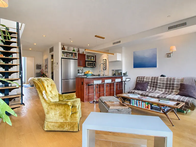 225 Maujer St #PHB — Photo 3
