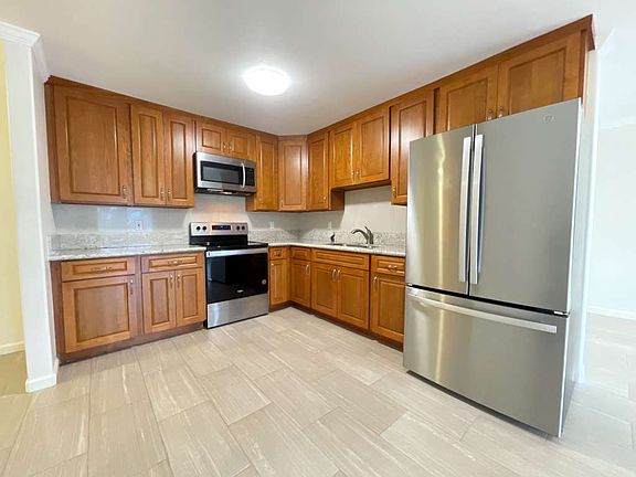 4th image of 3043 Gulston St