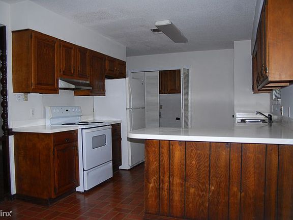 3rd image of 15388 Woody Dr