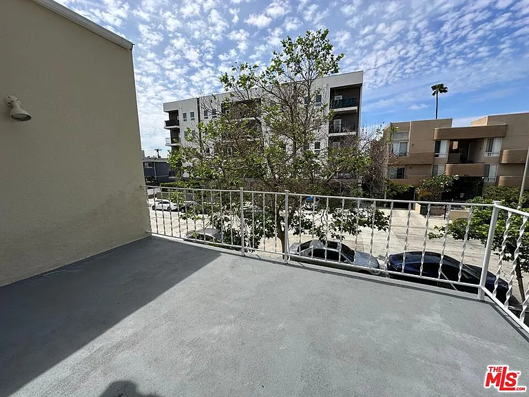 856 S Gramercy Pl — Photo 16