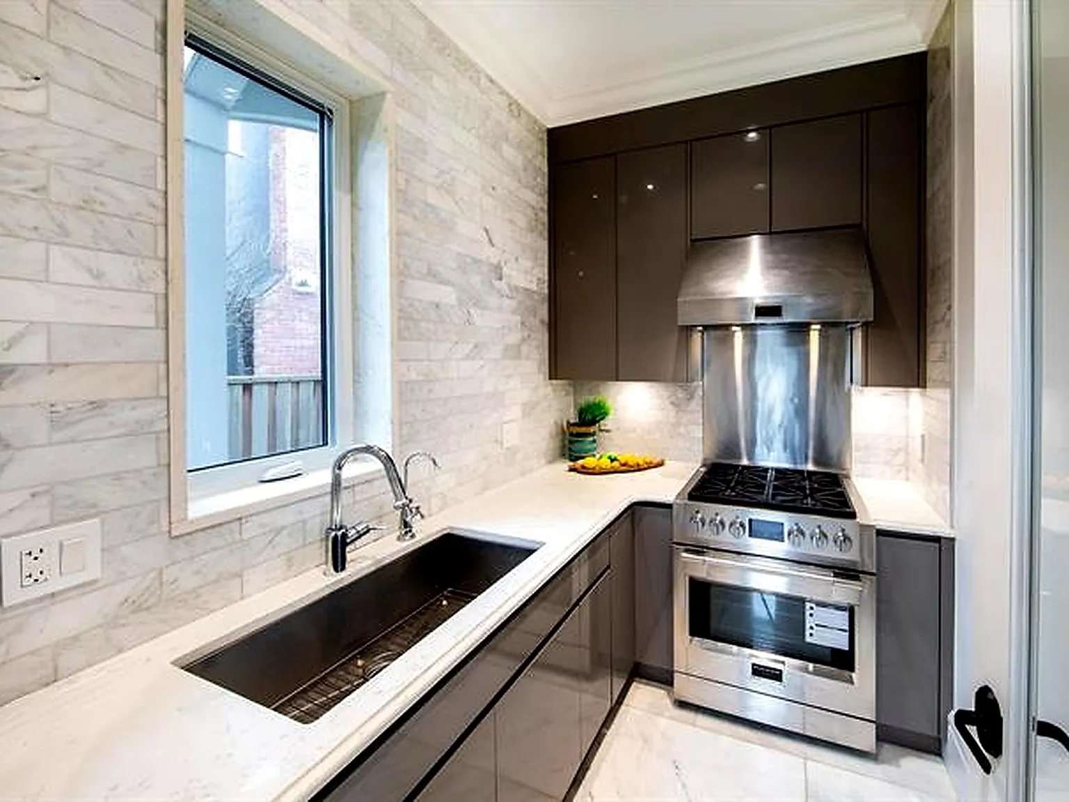 6 bed, 5015 sqft, $13,000 — Photo 4