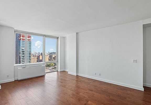 3rd image of 80 Dekalb Ave APT 6A