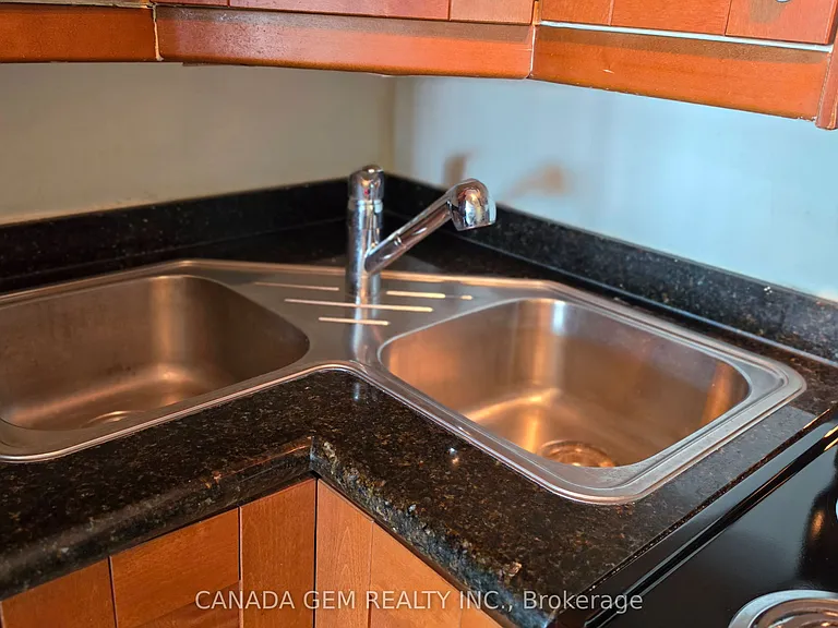 5949 Yonge St #506 — Photo 32