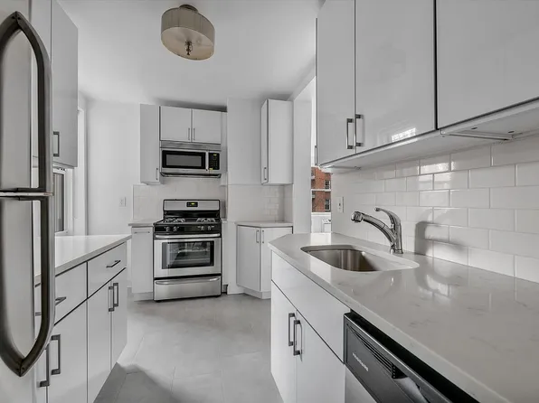 142-05 Roosevelt Ave APT 435, Queens, NY 11354