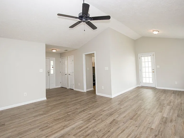 196 Lochwood Dr — Photo 8