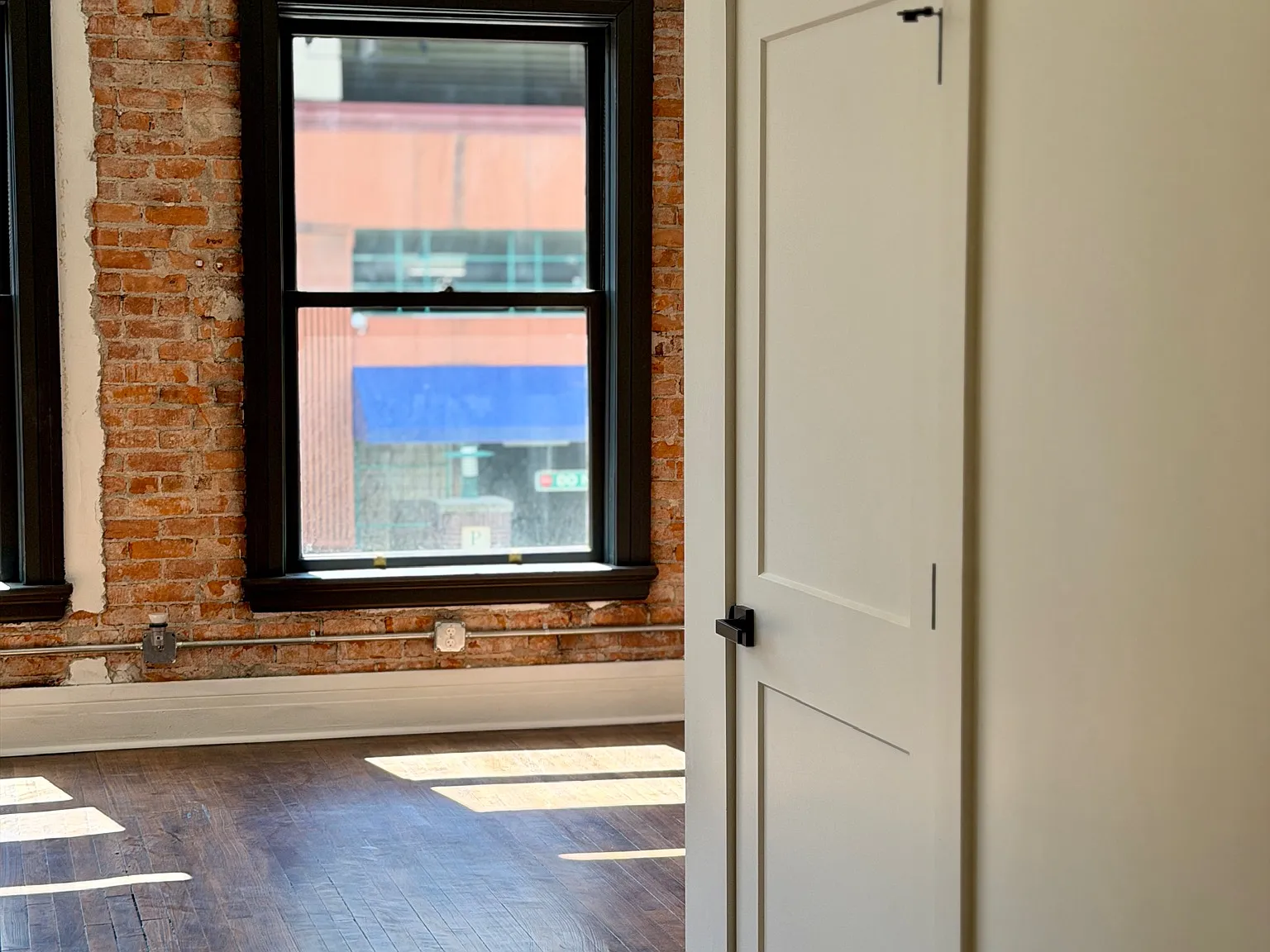 325 N Superior St — Photo 3