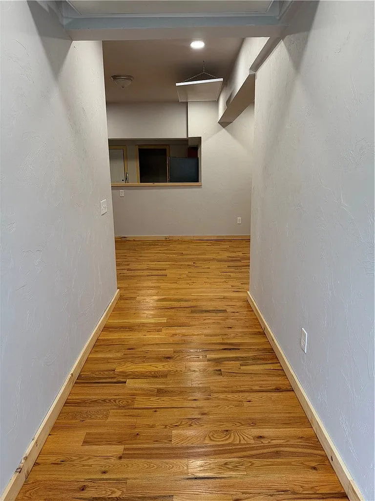 2 bed, 1000 sqft, $1,800 — Photo 3