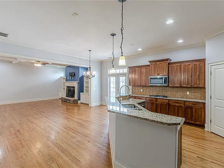 1645 Woodward Way — Photo 36