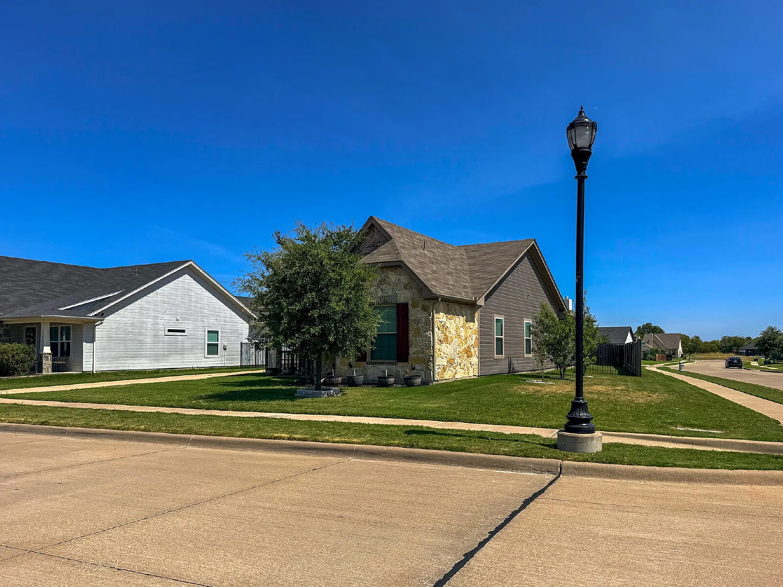3 bed, 2.0 bath, 1513 sqft, $2,500 — Photo 4