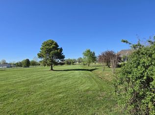 195 Hunters Ln, Calvert City, KY 42029