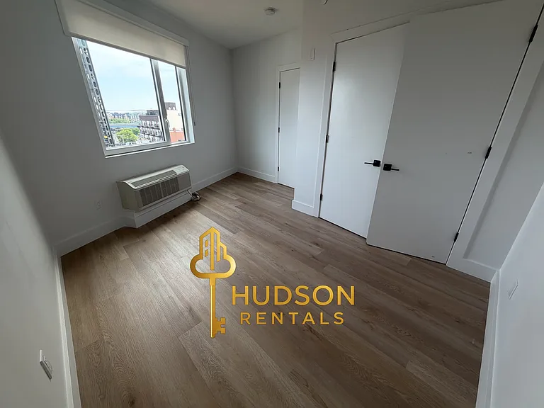 36 Madison St #503 — Photo 8