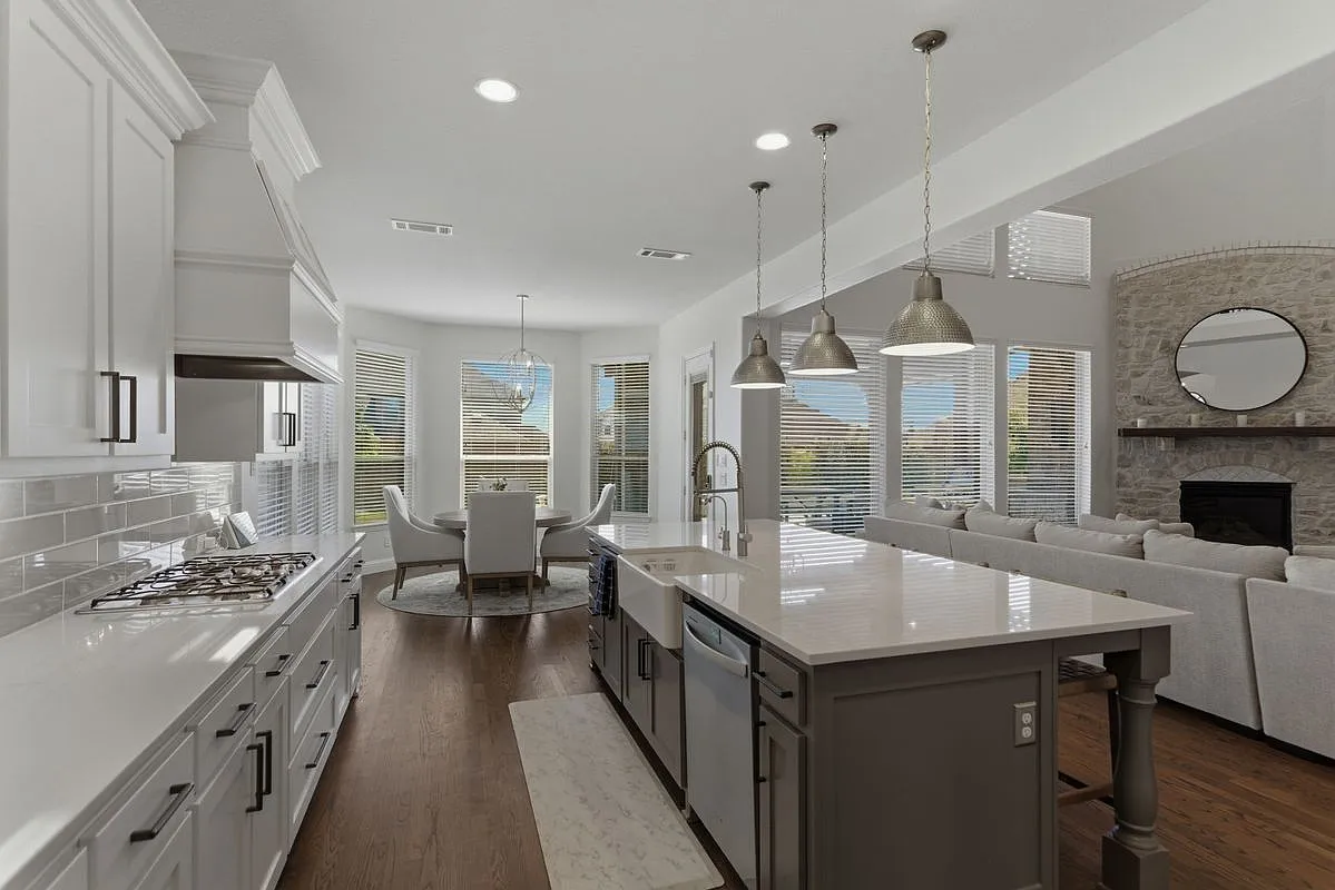5 bed, 7.0 bath, 4942 sqft, $6,500 — Photo 3