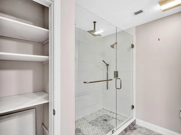 827 Oak Harbour Dr — Photo 32