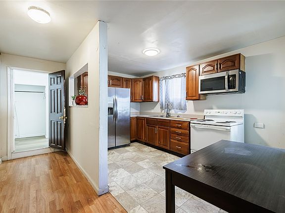3rd image of 39 Woodward St