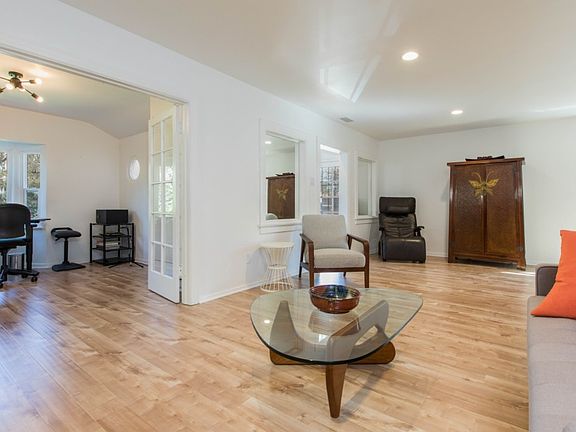 5th image of 4024 Garden Ave