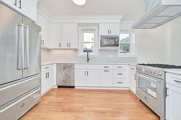 1st image of 1 Cambridge Pl #4
