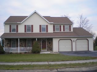 75 Magnolia Dr, Leola, PA