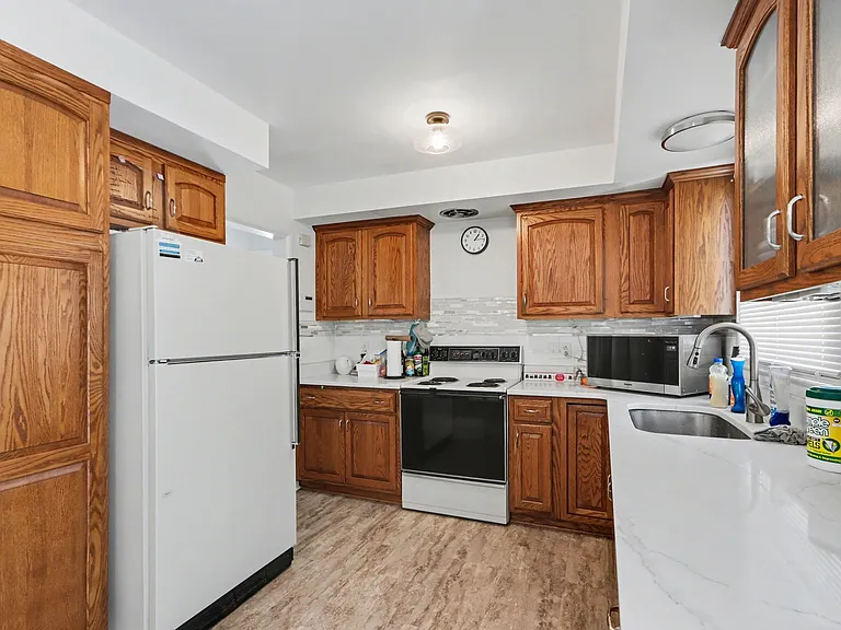 3728 Canterbury Ave — Photo 7