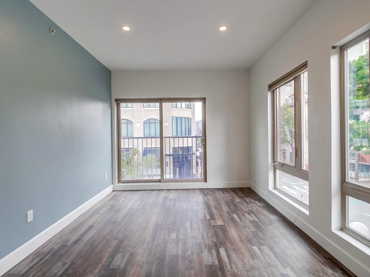 2 bed, 993 sqft, $3,295 — Photo 4