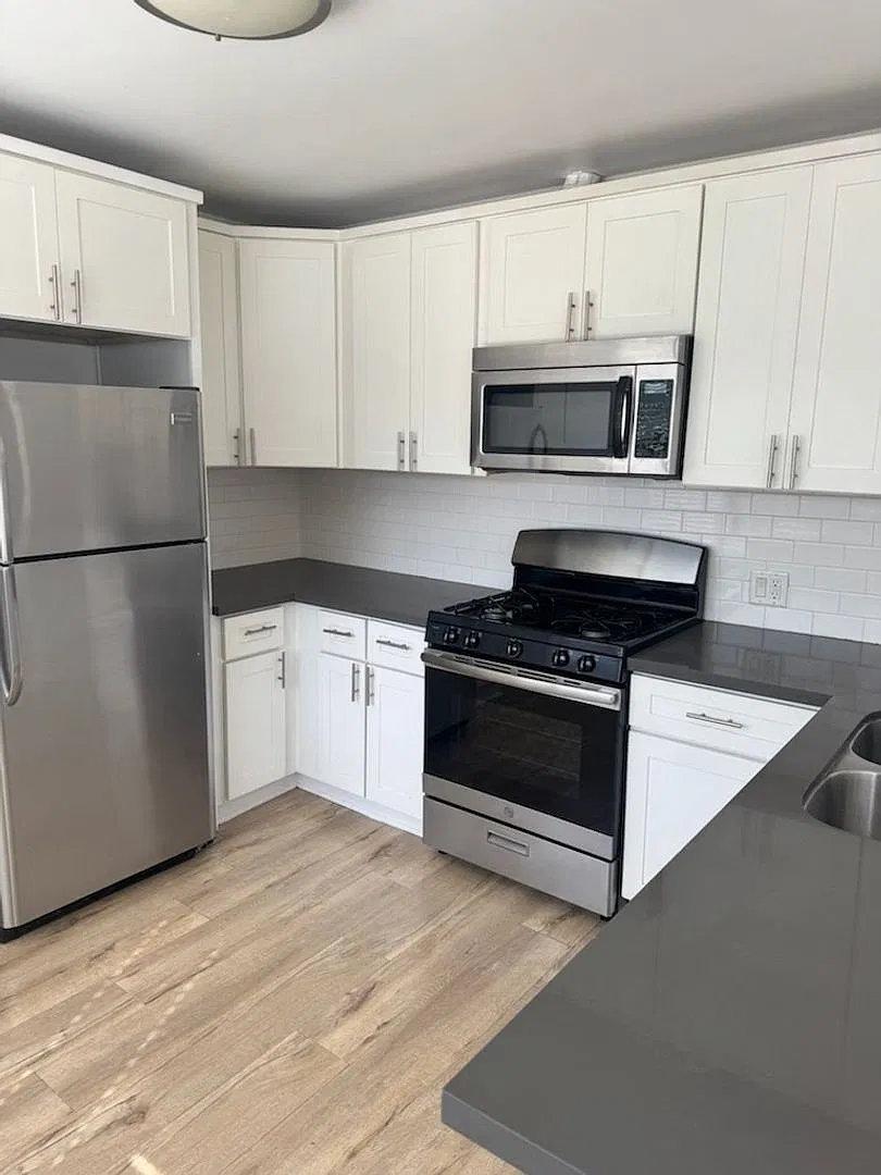 525 Indiana St — Photo 2