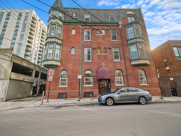 159 W Goethe St — Photo 34