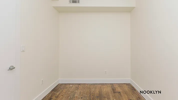 Rented by Nooklyn NYC LLC | media 31