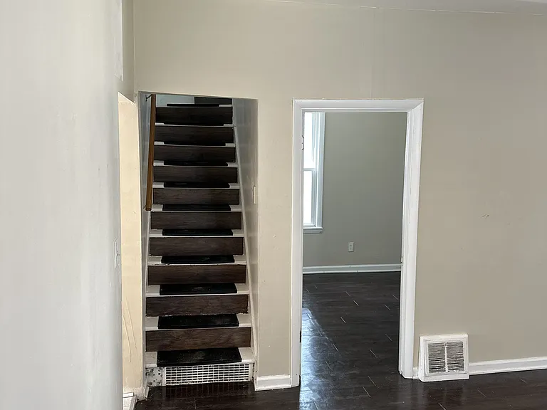 554 W Station St — Photo 17