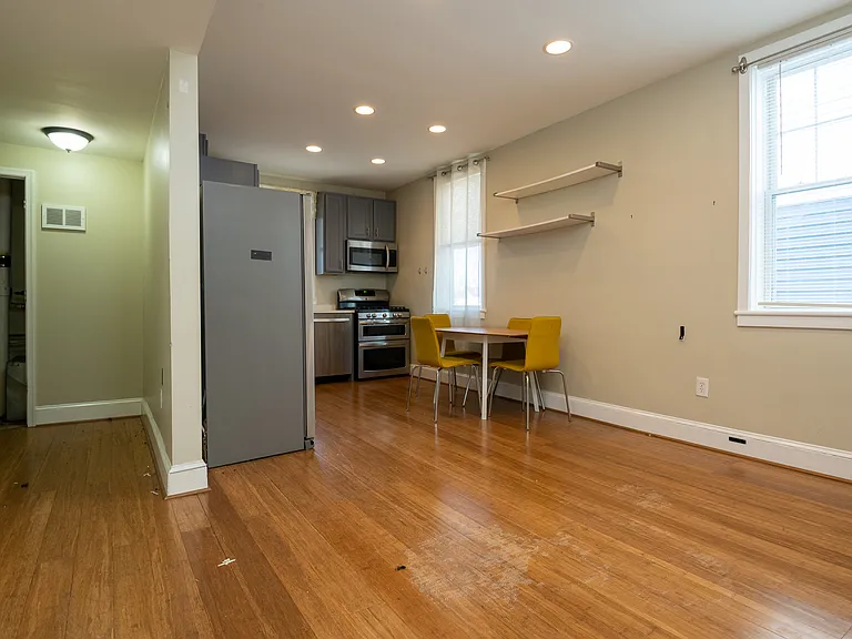 1039 Evarts St NE #2 — Photo 2