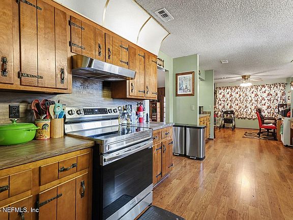 4th image of 2551 RIDGECREST Avenue