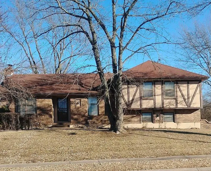 9711 Elm Ave — Photo 1
