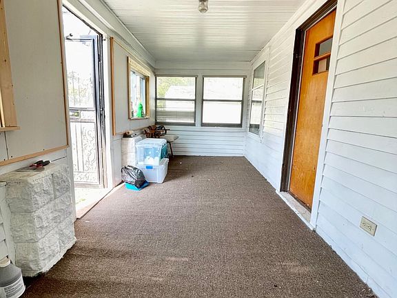 3rd image of 126 E Barney Ave