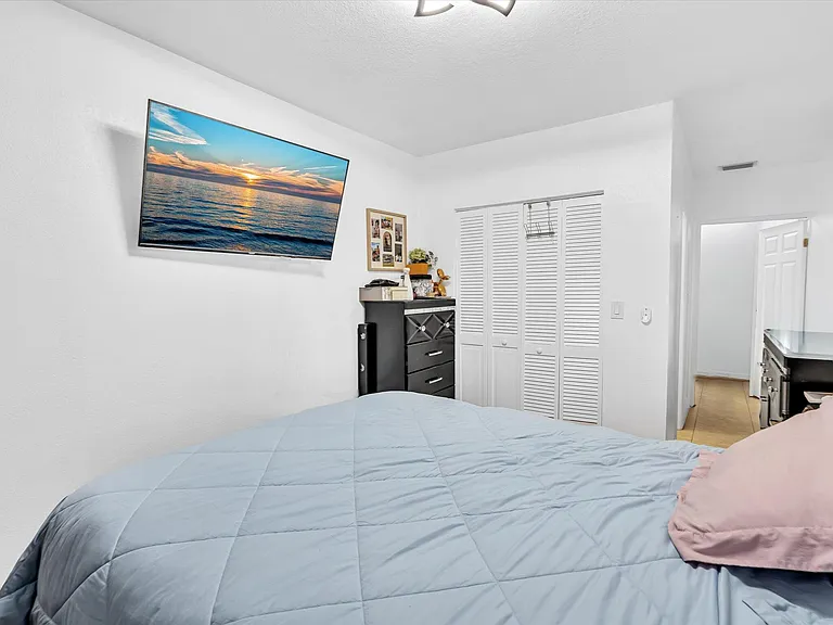 700 SW 5th Ct — Photo 36