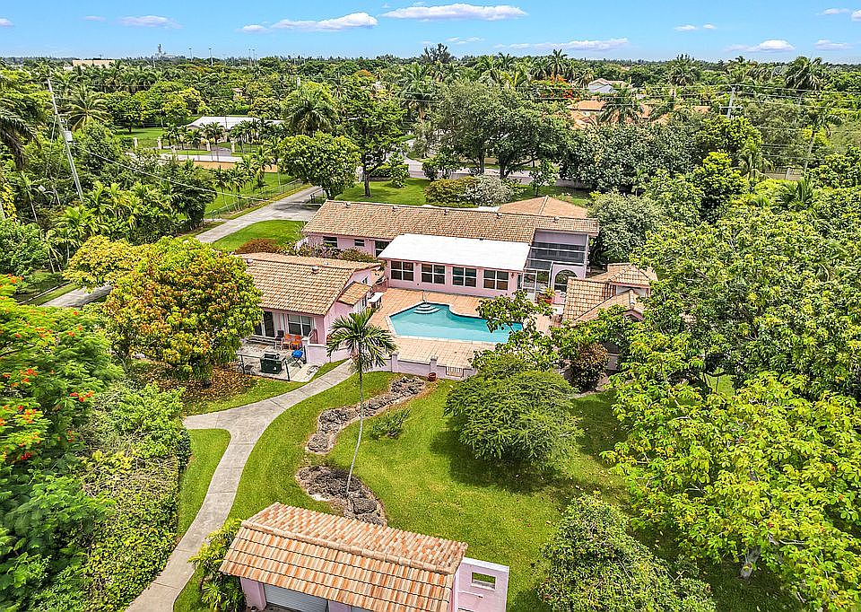 Stunning tropical estate