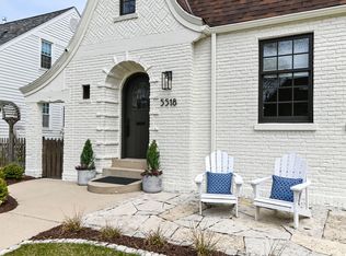 5518 N Diversey Blvd, Whitefish Bay, WI 53217