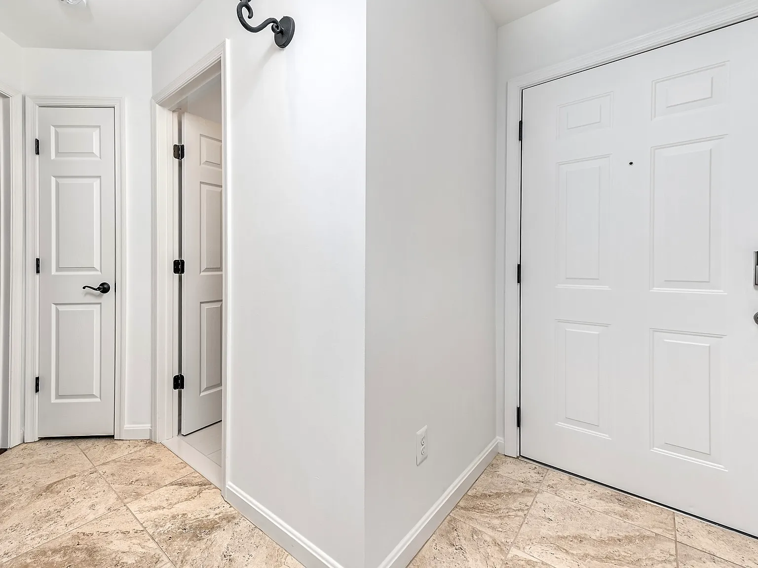 2 bed, 1405 sqft, $2,700 — Photo 2
