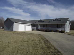 10660 E Kingwood Dr, Effingham, IL 62401