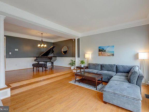 Gorgeous Open Concept Living/Dining Room