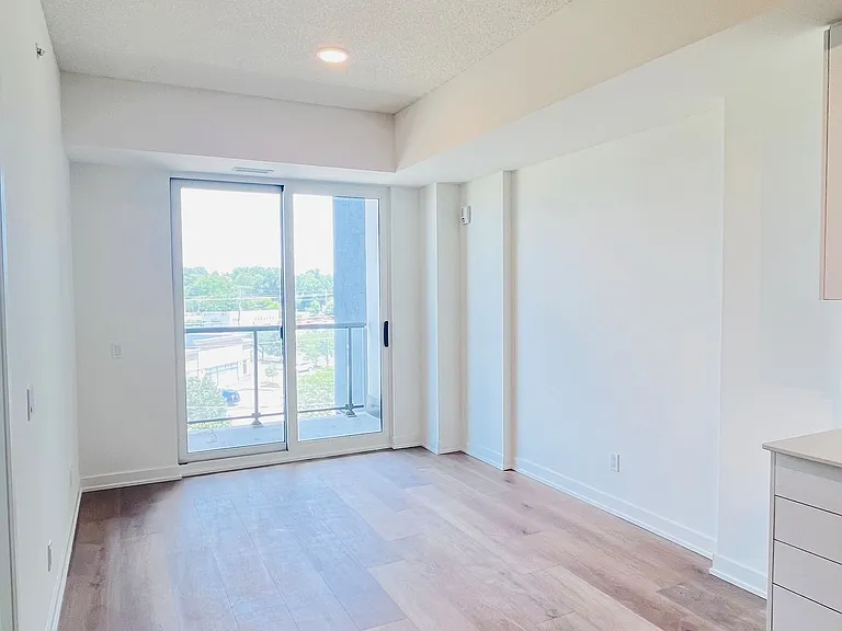 33 Erie Ave #402 — Photo 25
