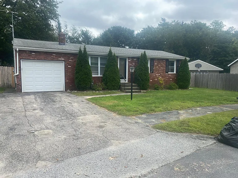 138 Warren Ave — Photo 6