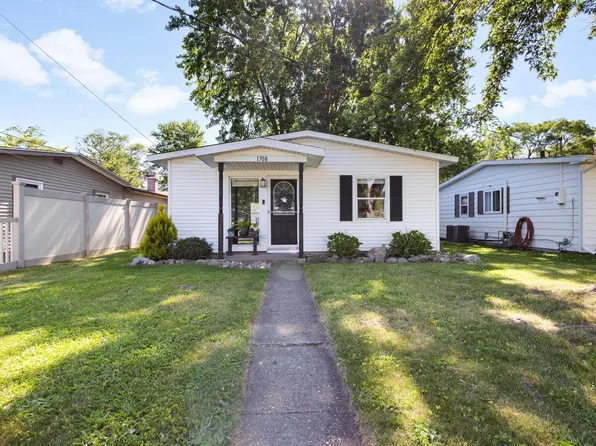1708 Lynn St, Mishawaka, IN 46545