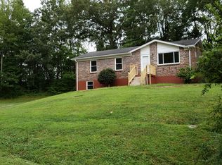 1042 Gordon Cir, Burns, TN 37029