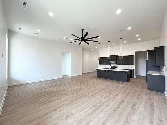 4th image of 3002 E Smith Creek Dr