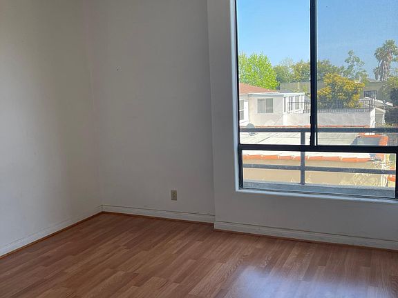 3rd image of 1948 20th St #203