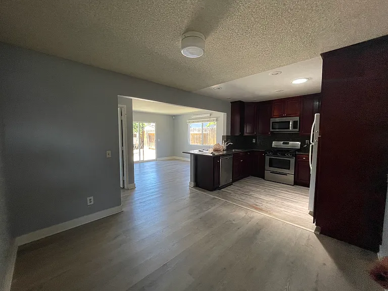 8666 Hillery Dr — Photo 15